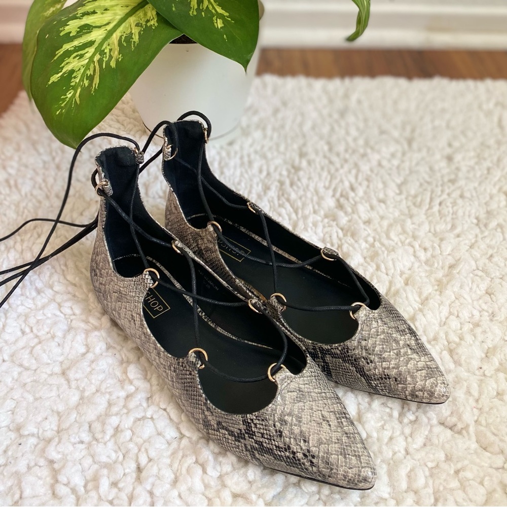 🎉 SALE Topshop Snake Print Lace Flats